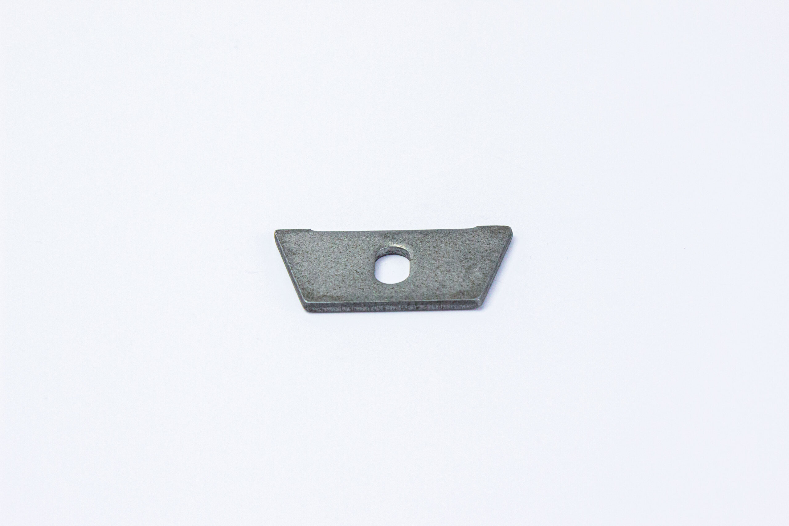 OB-015 TRAVESSA 22X45 MM COM ÃNGULO.